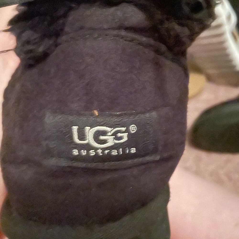 Size 7 uggz !! Awesome shape !!!